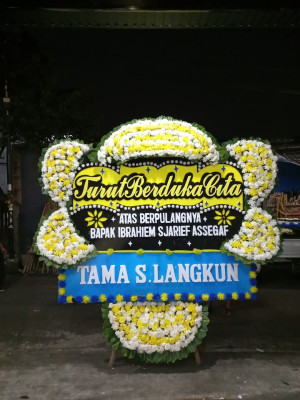 Papan Bunga Duka di Leksula